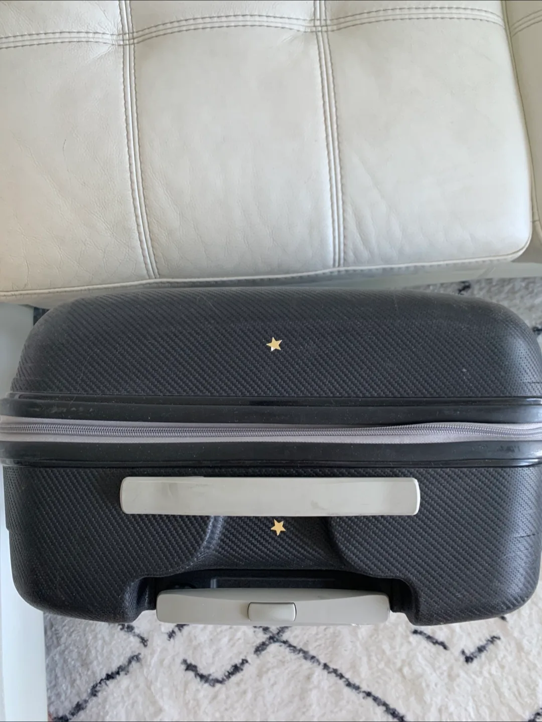 Large Black Hardshell Suitcase-“V.I.P.” image indicator(5)