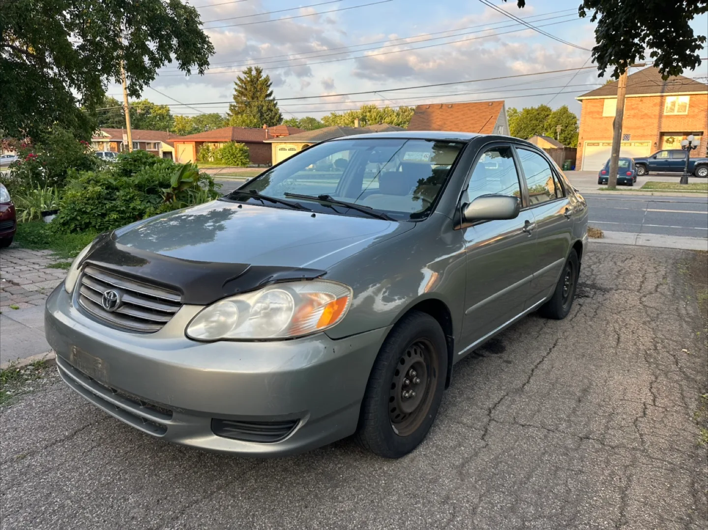 Toyota Corolla LE Sedan image indicator(2)