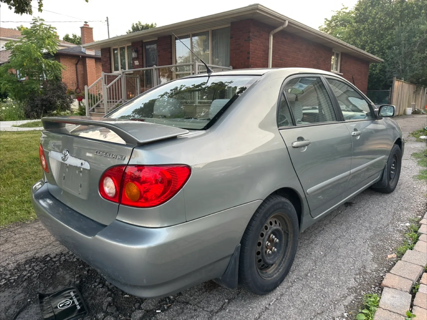 Toyota Corolla LE Sedan image indicator(6)