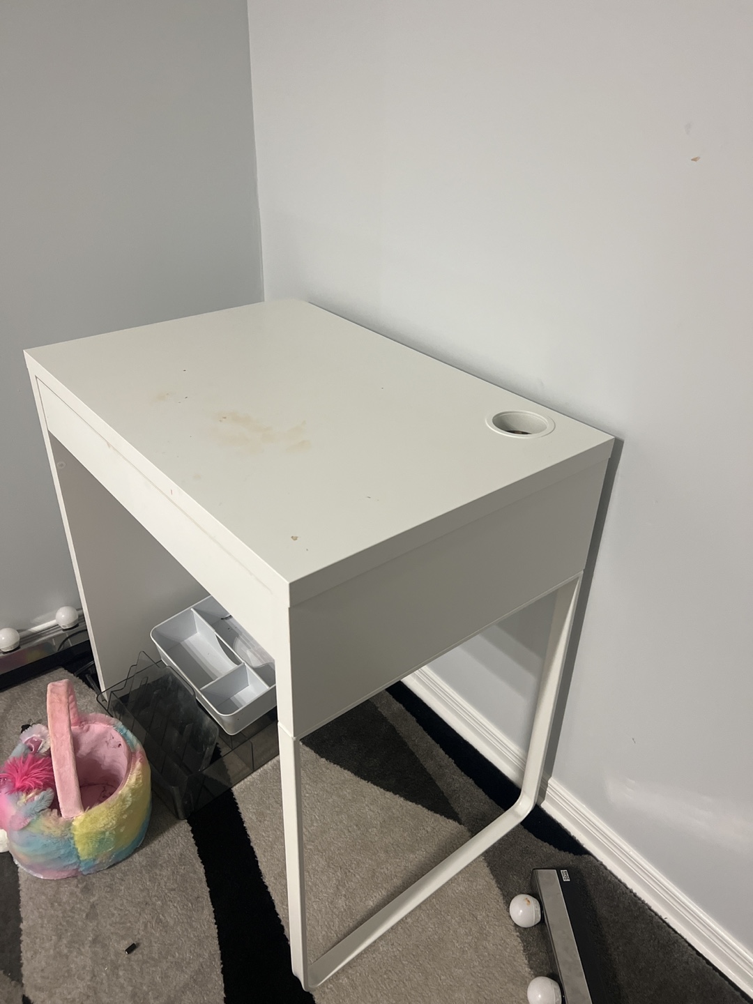 White Vanity Table with Mirror