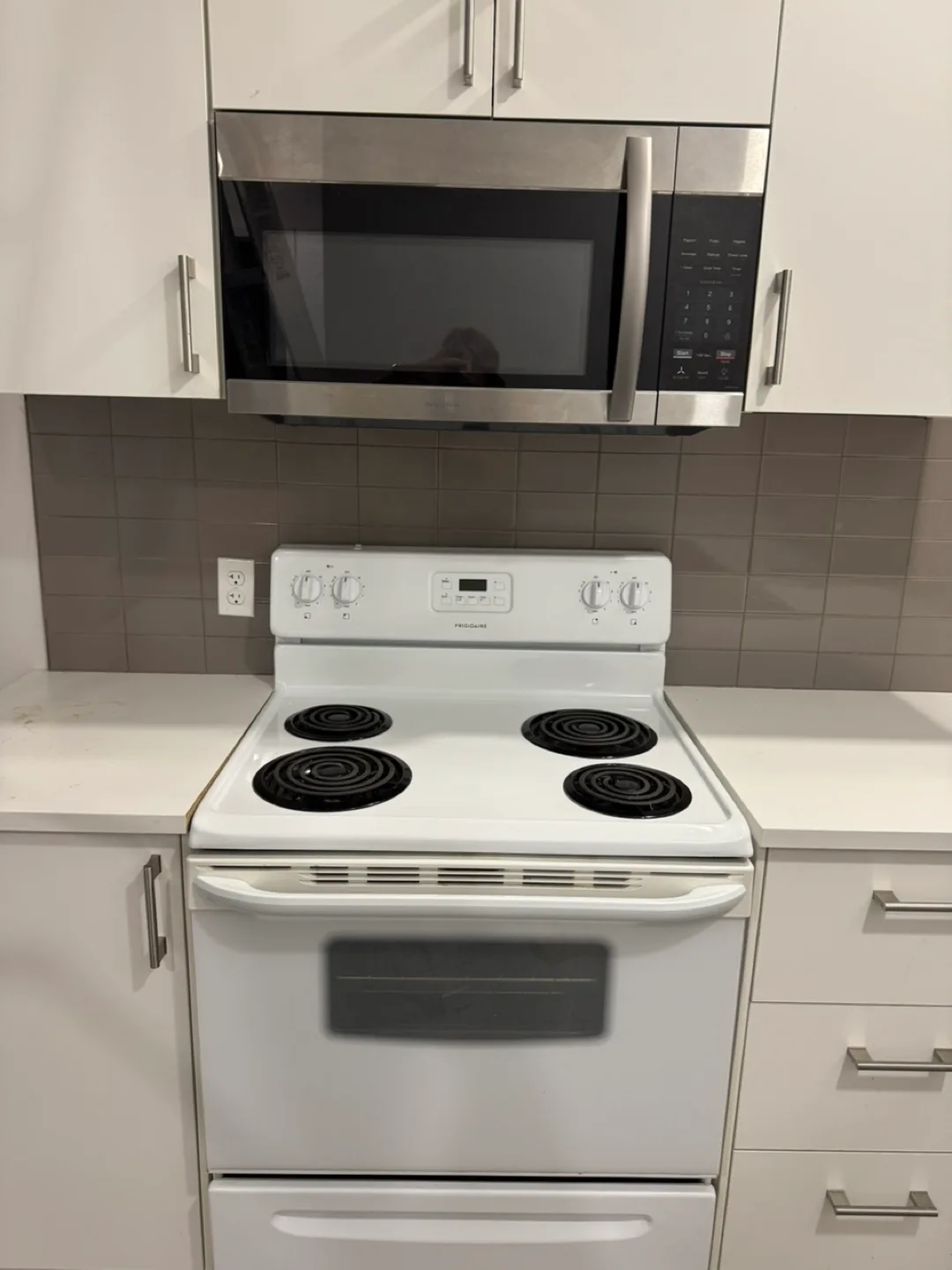 Frigidaire Electric Range thumbnail