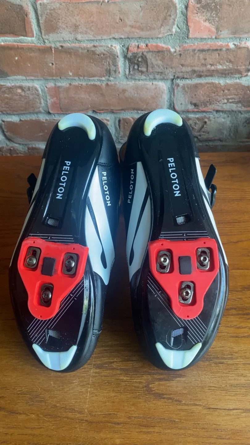 Peloton Cycling Shoes - Size 42 image indicator(5)