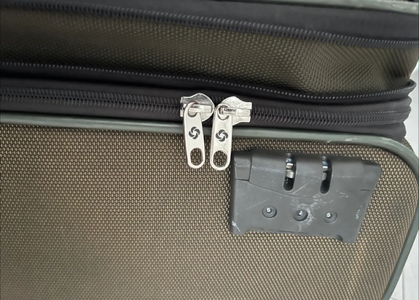 MOVING SALE- Samsonite Carry-On Suitcase image indicator(6)