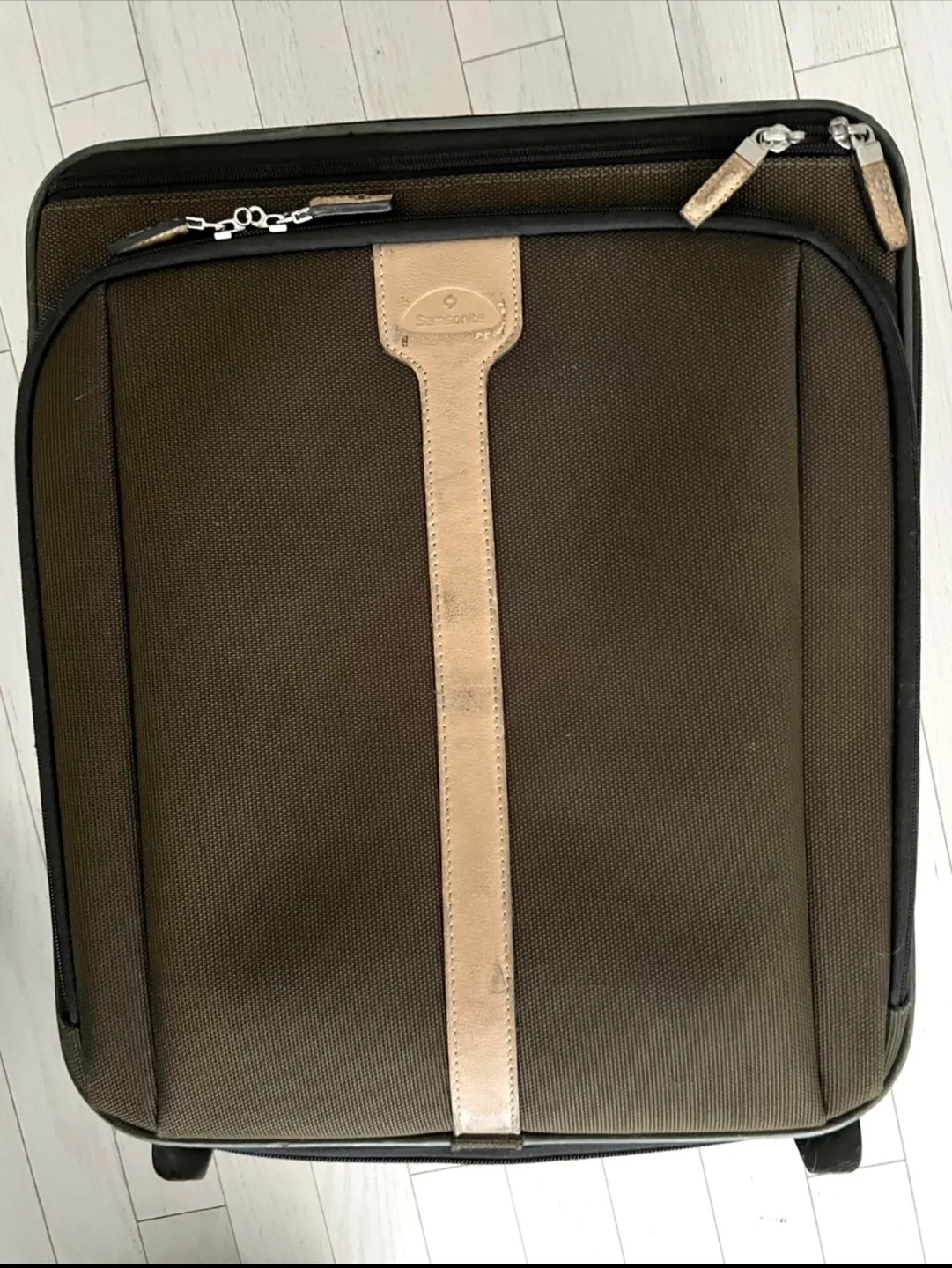 MOVING SALE- Samsonite Carry-On Suitcase image indicator(3)