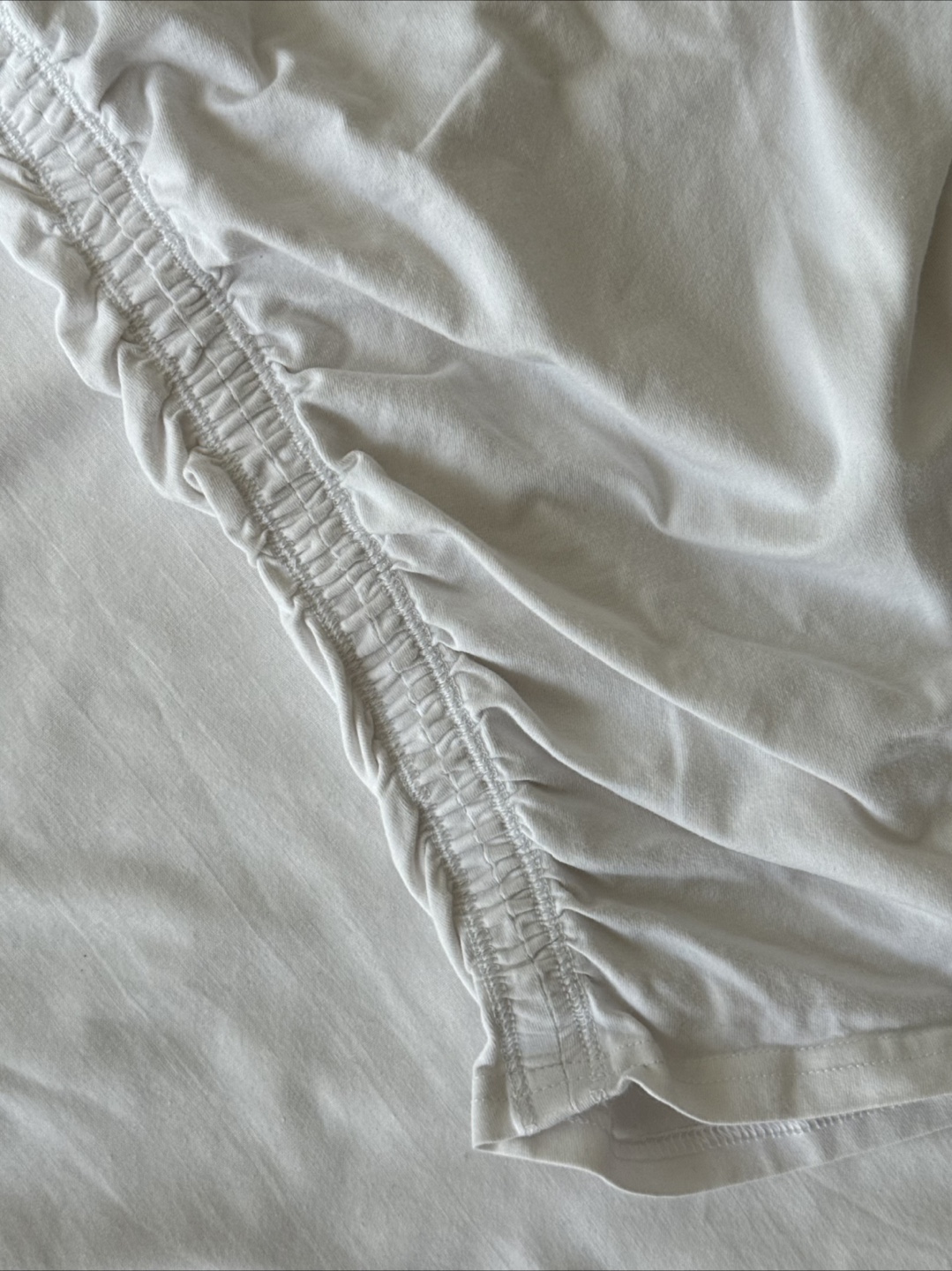 Aritzia Tna White Ruched T-Shirt - Size Small - photo 3