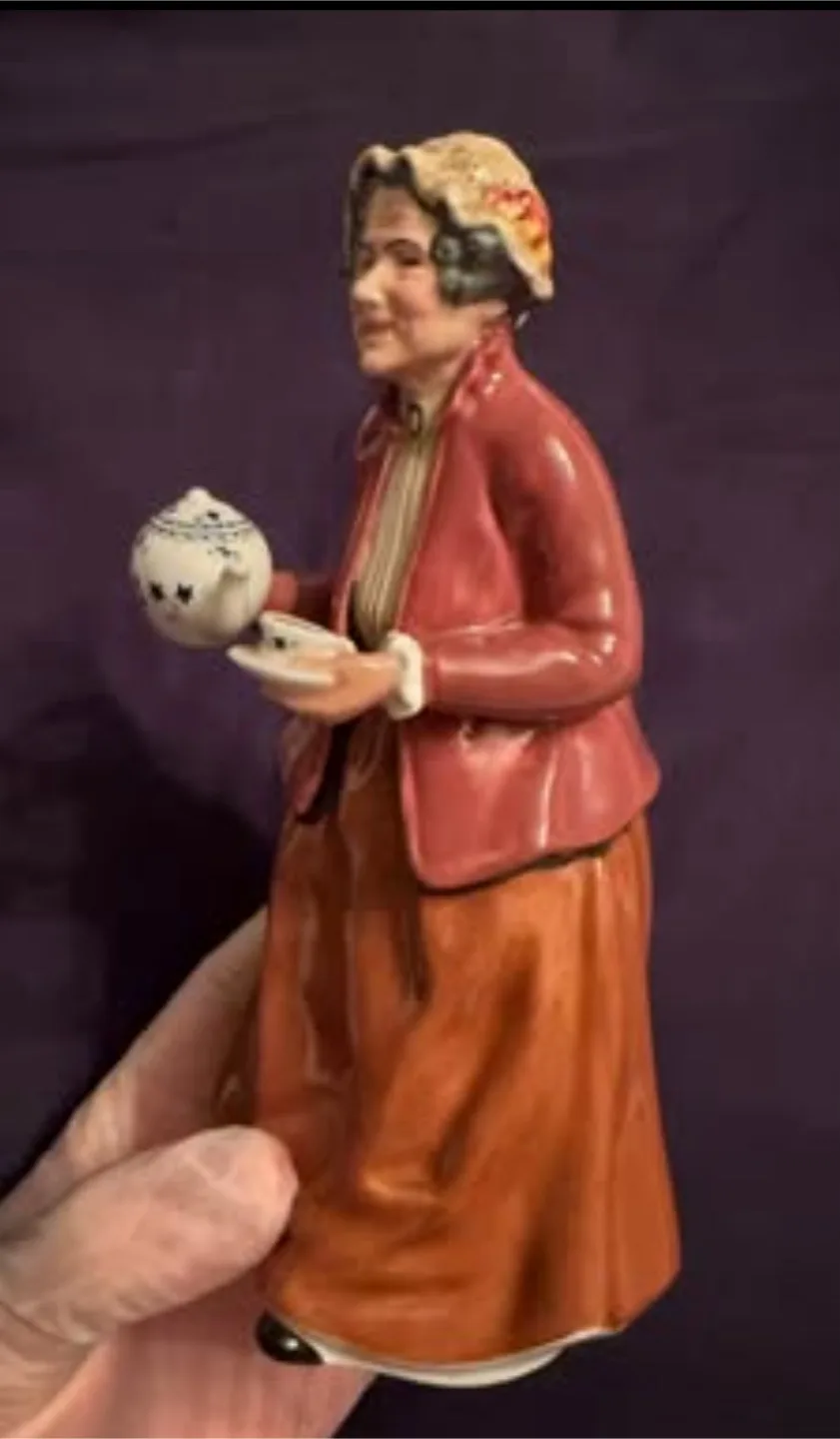 "Teatime" Limited Royal Doulton  HN 2255 Vtg 1966 image indicator(4)