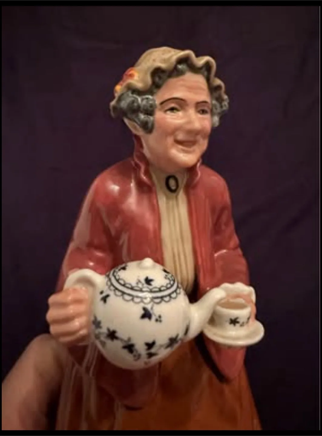 "Teatime" Limited Royal Doulton  HN 2255 Vtg 1966 image indicator(2)