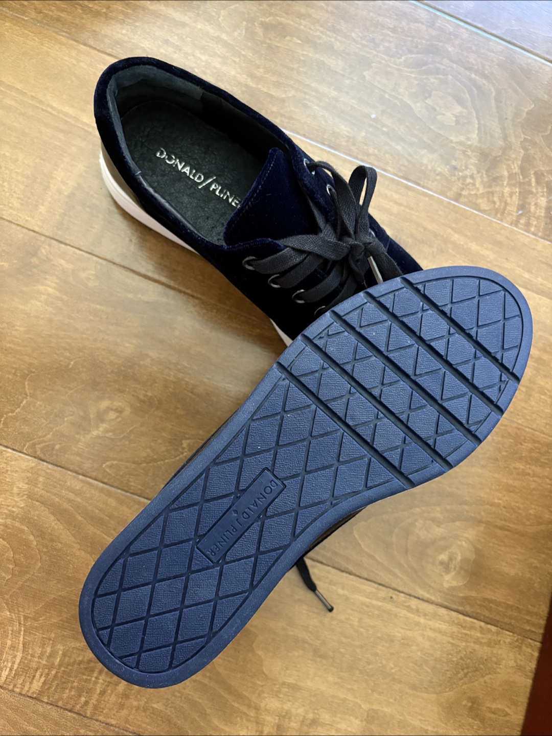 Donald Pliner Miranda Navy Velvet Sneakers - Size 6.5 - photo 2
