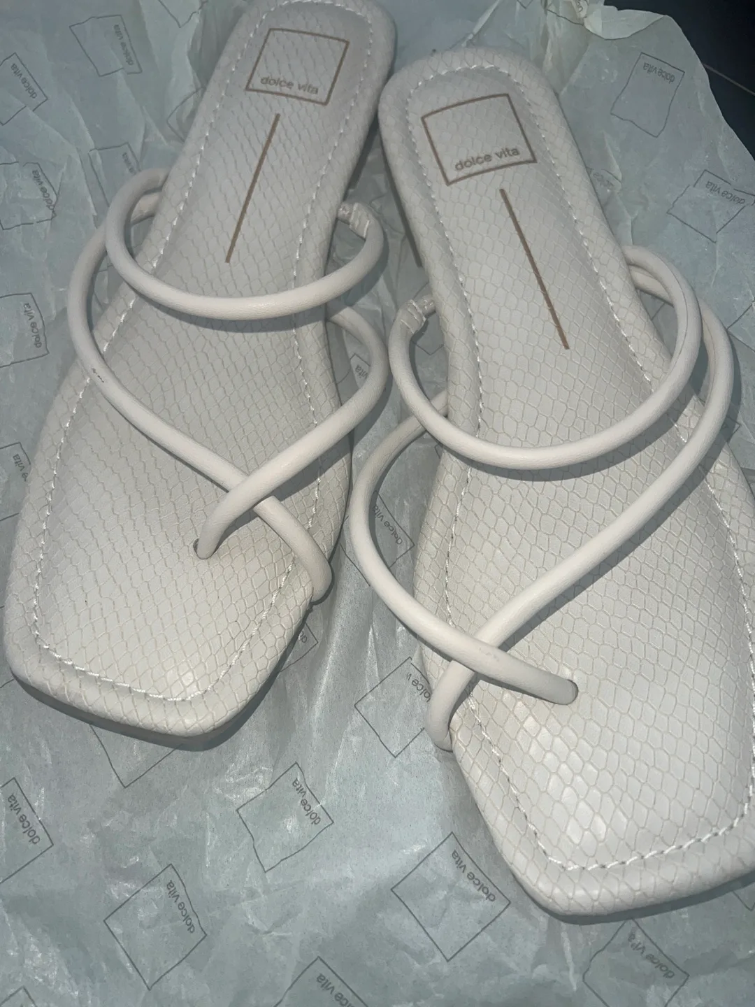 Dolce Vita Leanna Cream Stella Sandals - Size 9.5 image indicator(6)