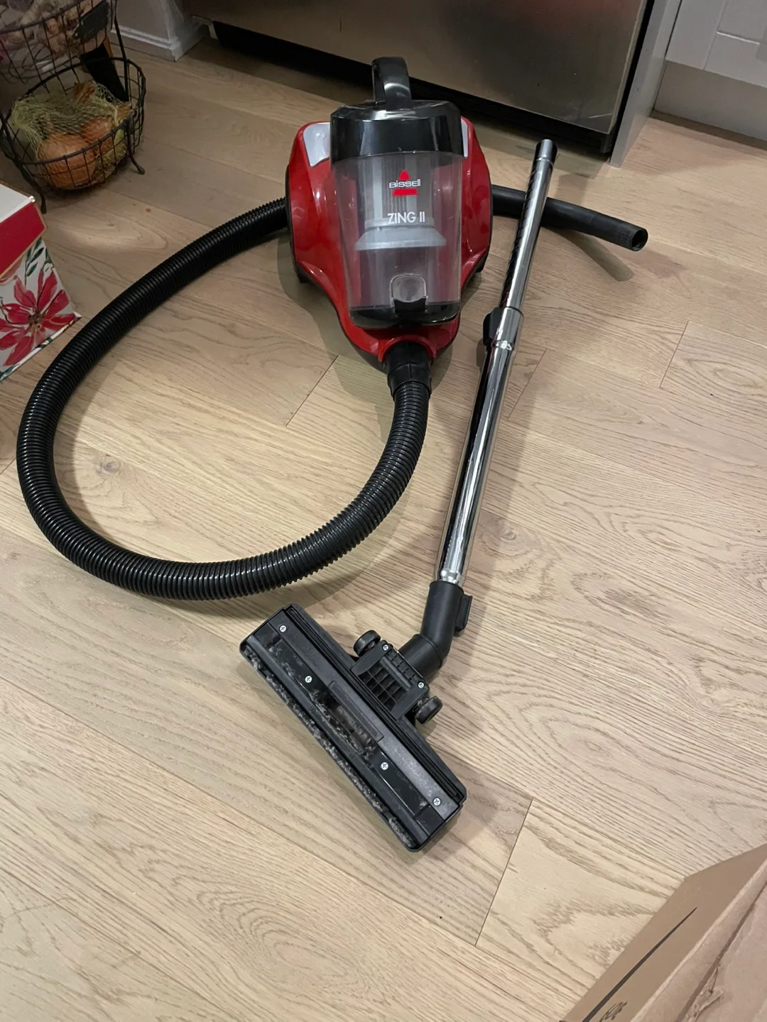 Bissell Zing II Bagless Canister Vacuum thumbnail