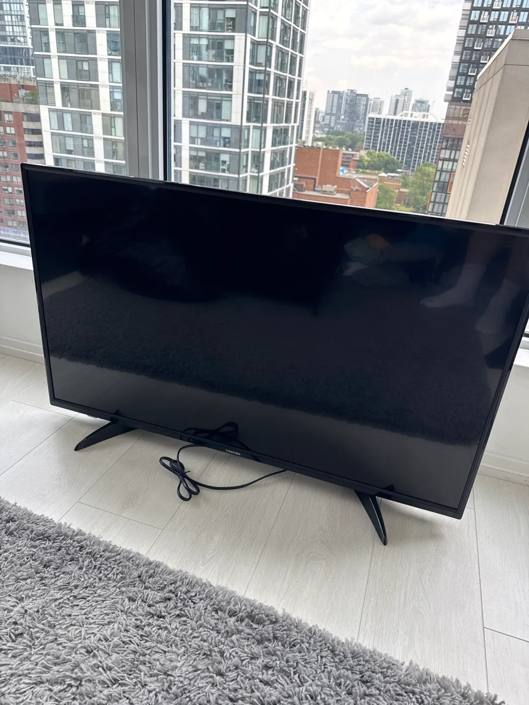 Toshiba TV - Great Condition! thumbnail