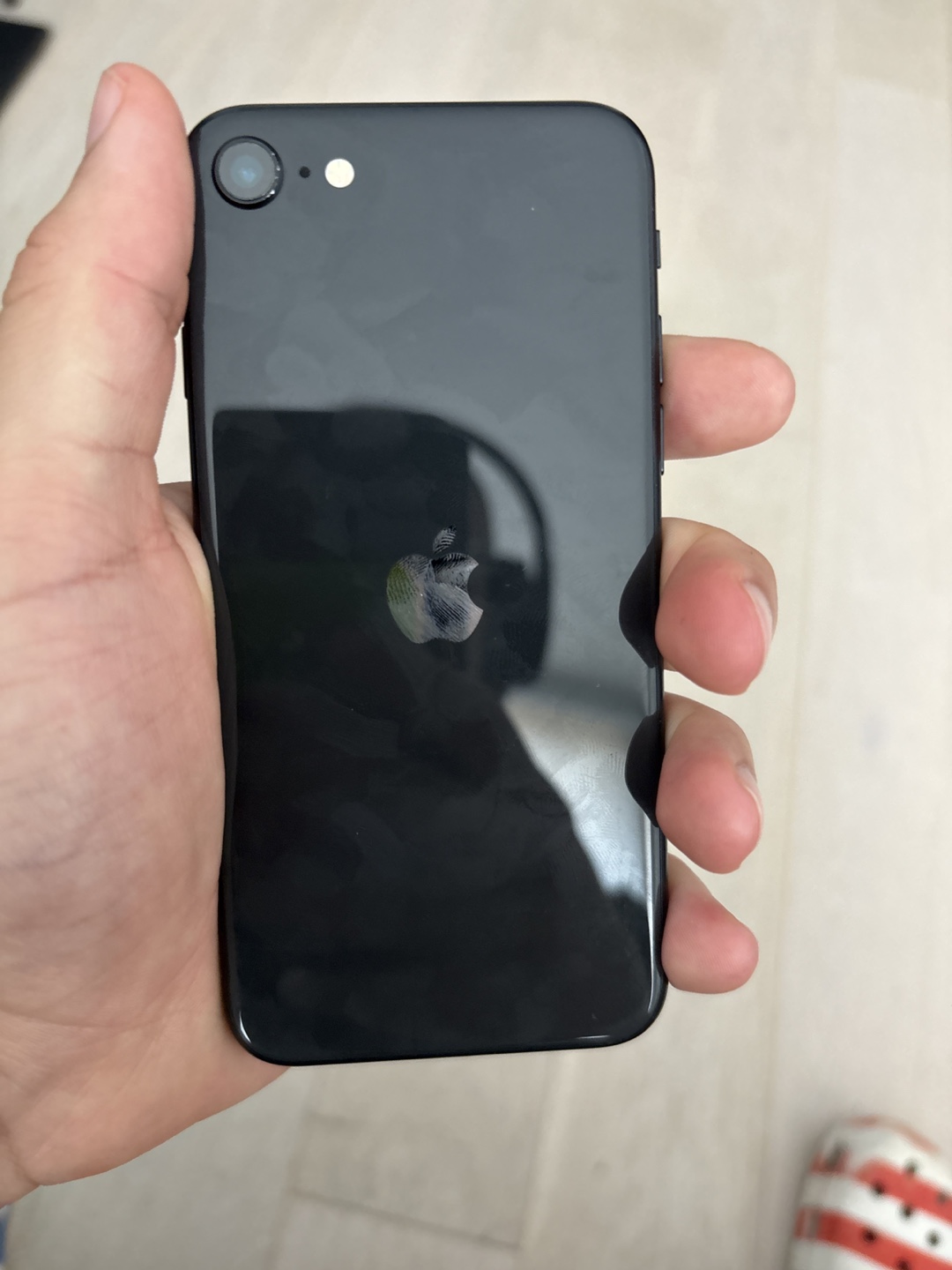 Unlocked iPhone SE 2nd - photo 2