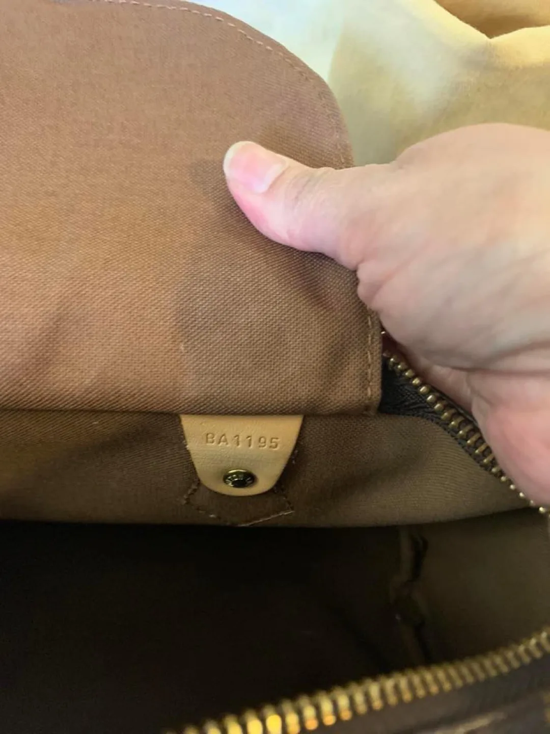 (PRICE IS FIRMED) 💯% AUTHENTIC Louis Vuitton Speedy 30 Handbag image indicator(10)