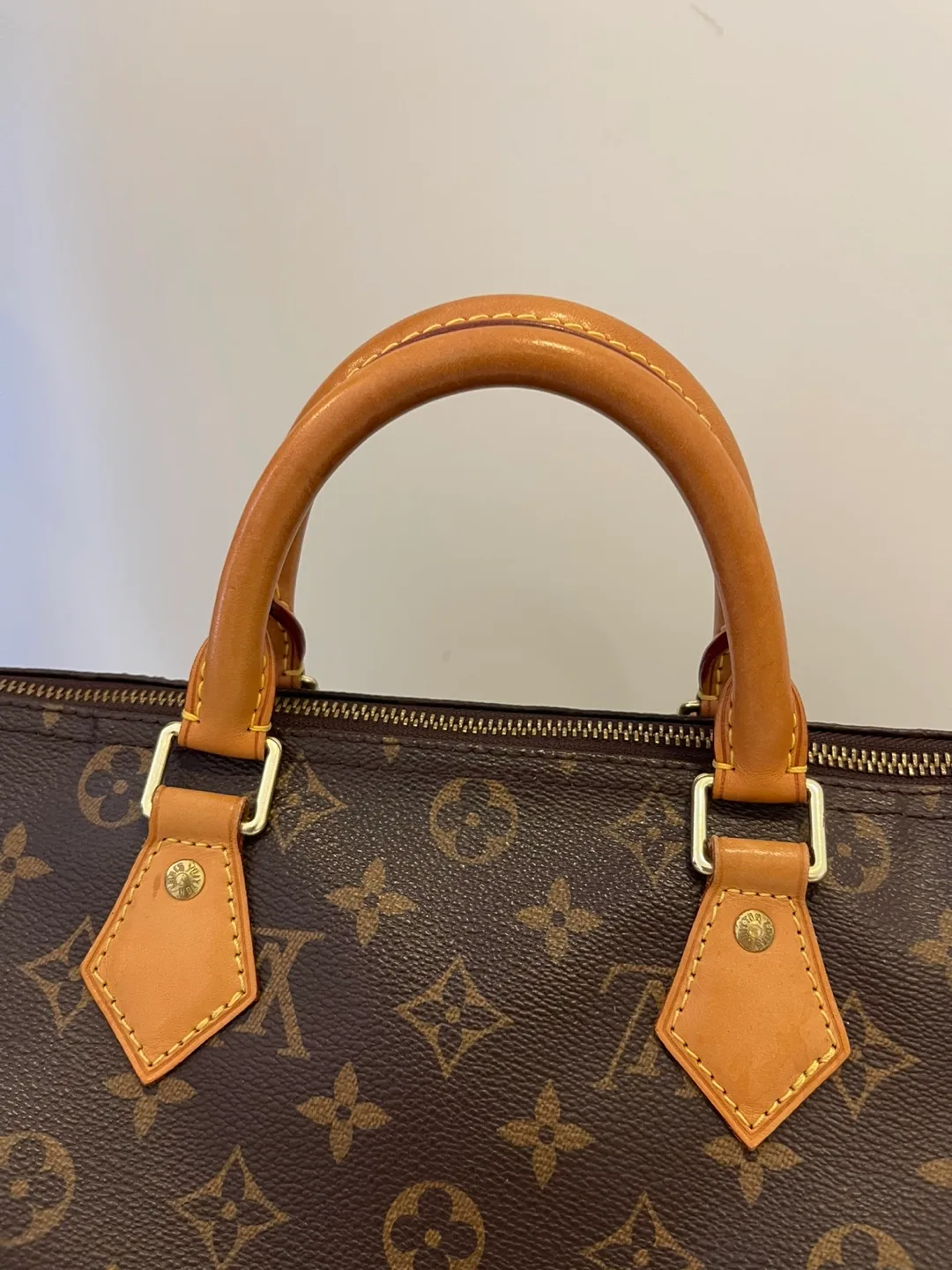 (PRICE IS FIRMED) 💯% AUTHENTIC Louis Vuitton Speedy 30 Handbag image indicator(2)