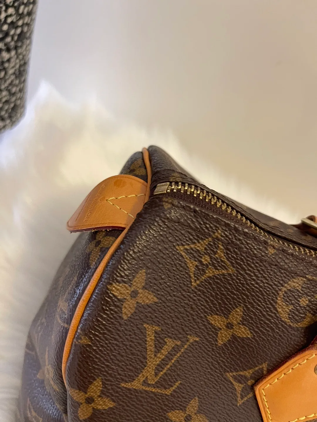 (PRICE IS FIRMED) 💯% AUTHENTIC Louis Vuitton Speedy 30 Handbag image indicator(4)