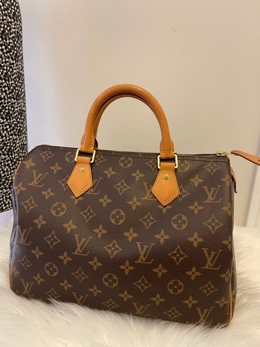 (PRICE IS FIRMED) 💯% AUTHENTIC Louis Vuitton Speedy 30 Handbag image indicator(6)