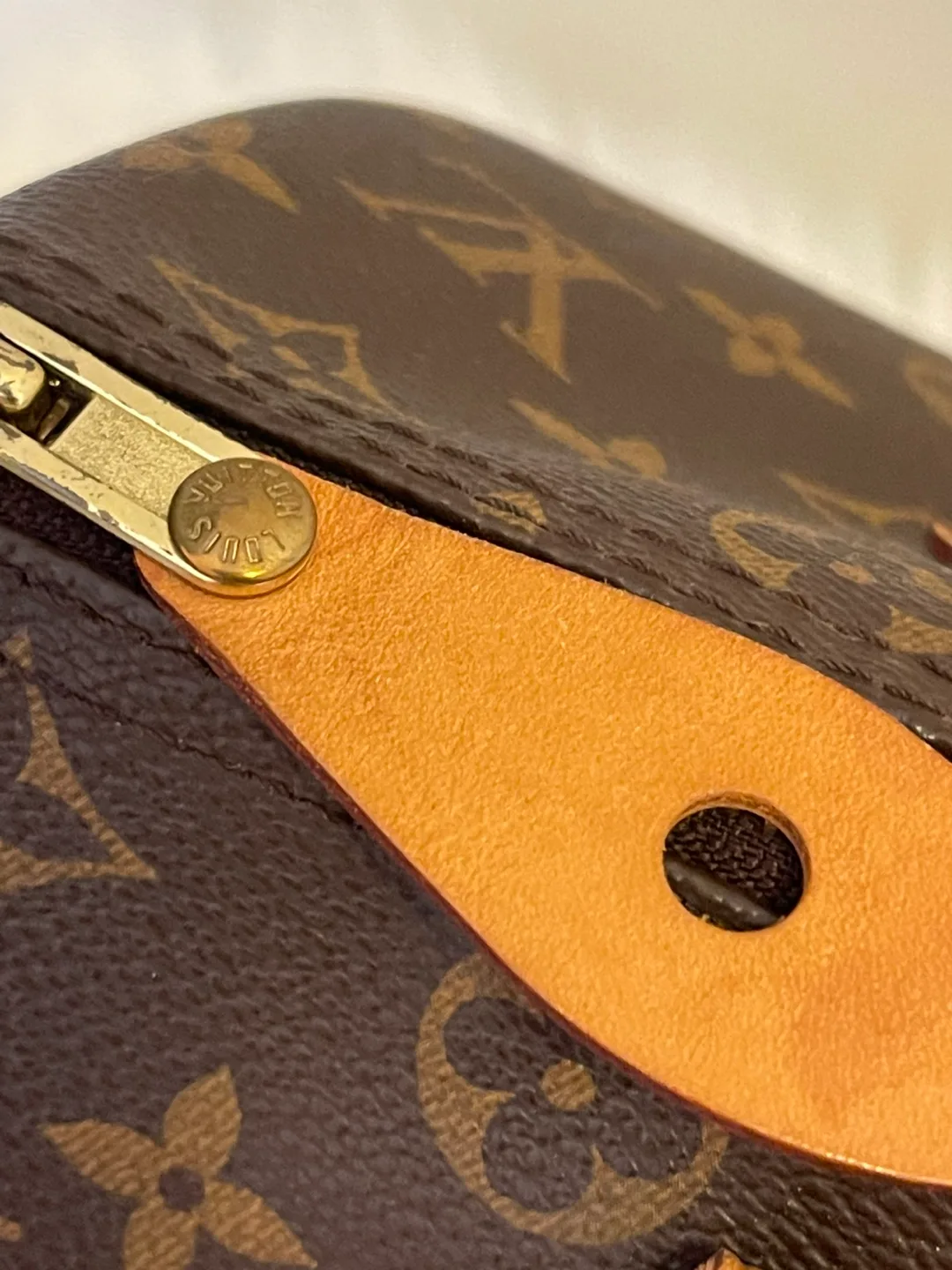 (PRICE IS FIRMED) 💯% AUTHENTIC Louis Vuitton Speedy 30 Handbag image indicator(9)