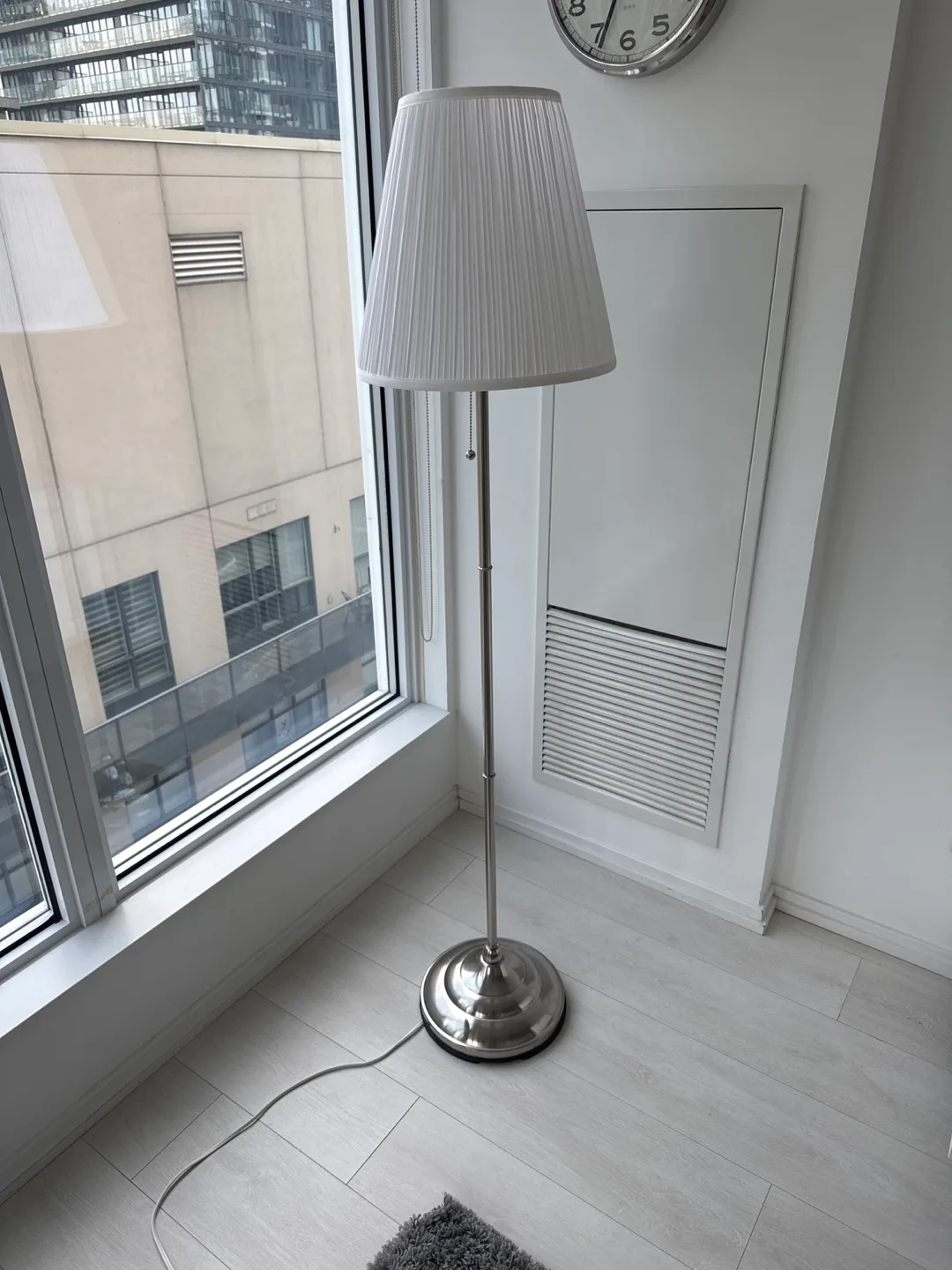 Floor Lamp thumbnail