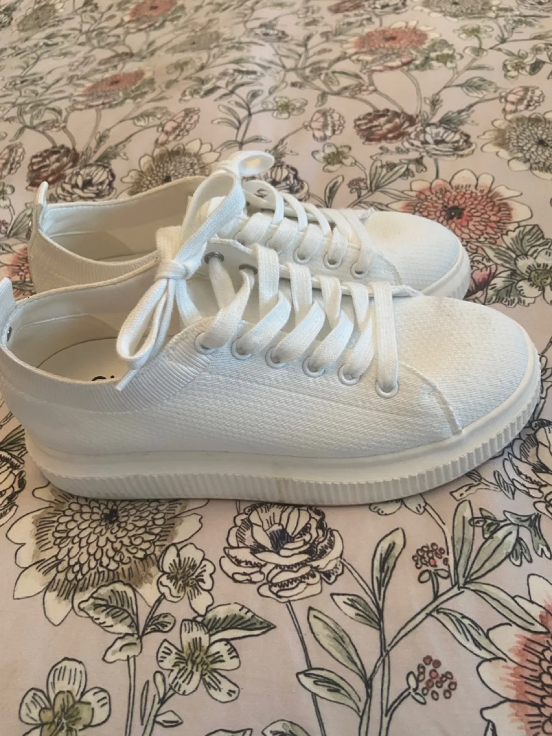 White Sneakers thumbnail
