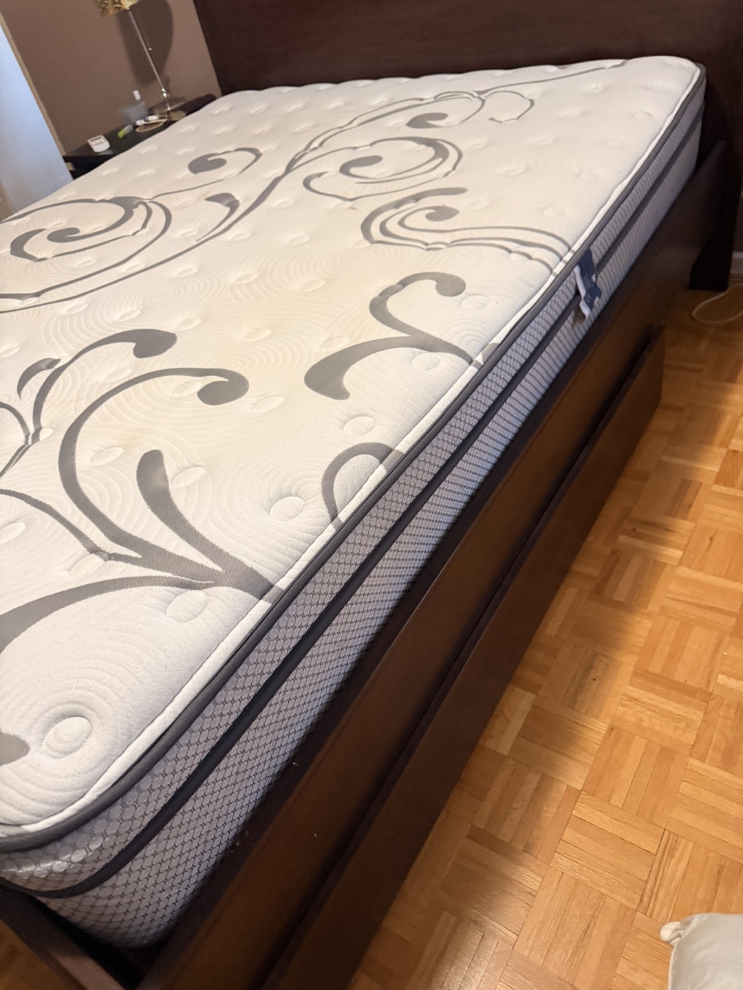 Bed Frame- Queen size - photo 2