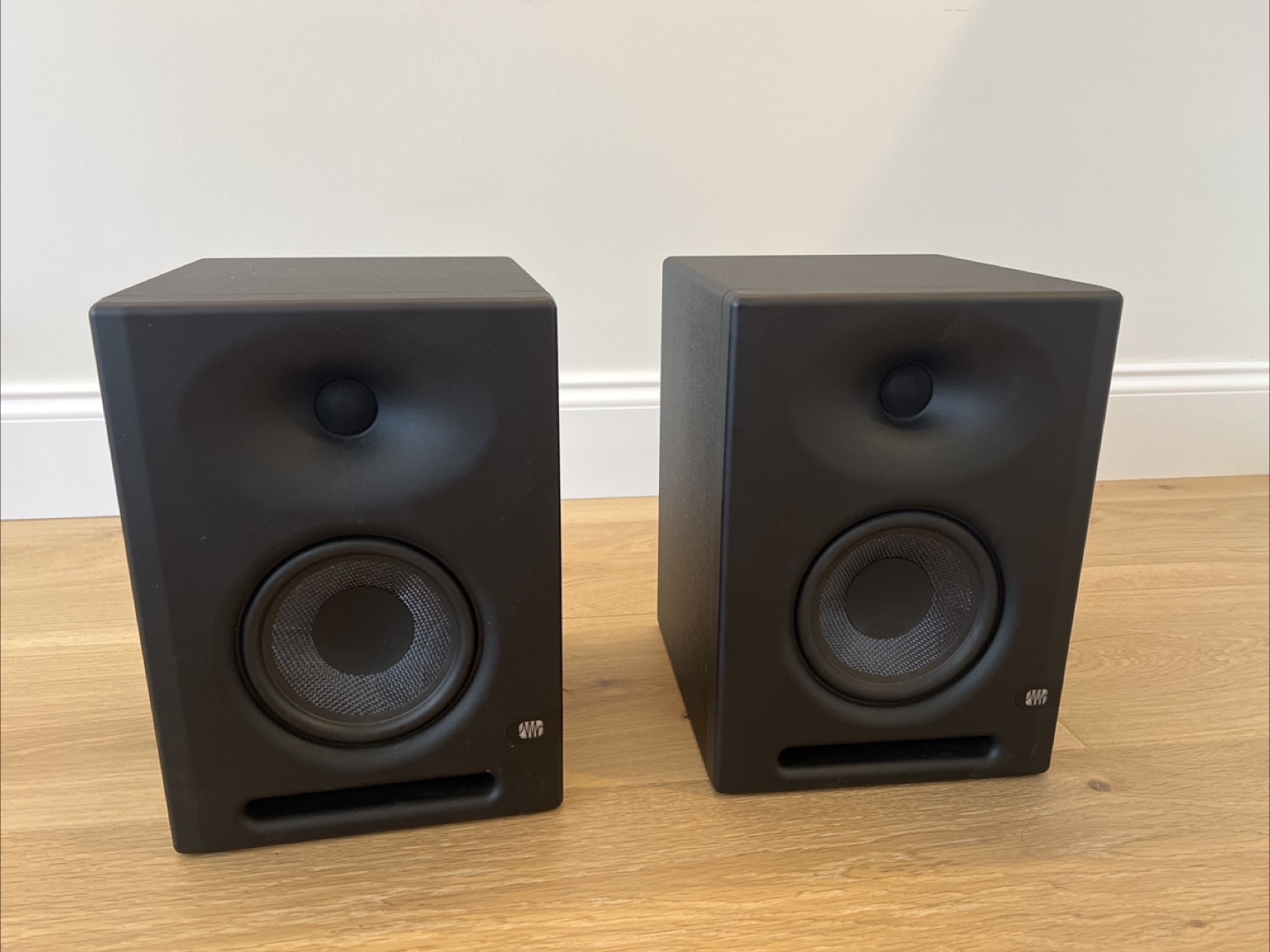 PreSonus Eris E5 XT Studio Monitors - Speaker Pair