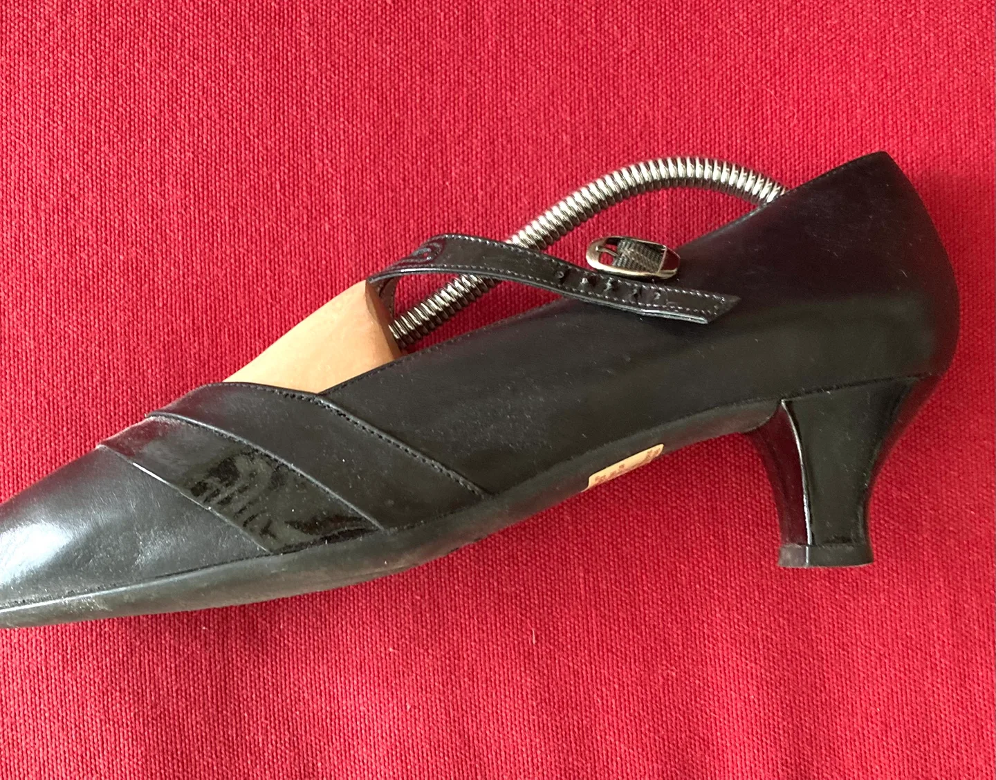 ✨Classic Black Leather elegant shoes - Size 9 image indicator(2)