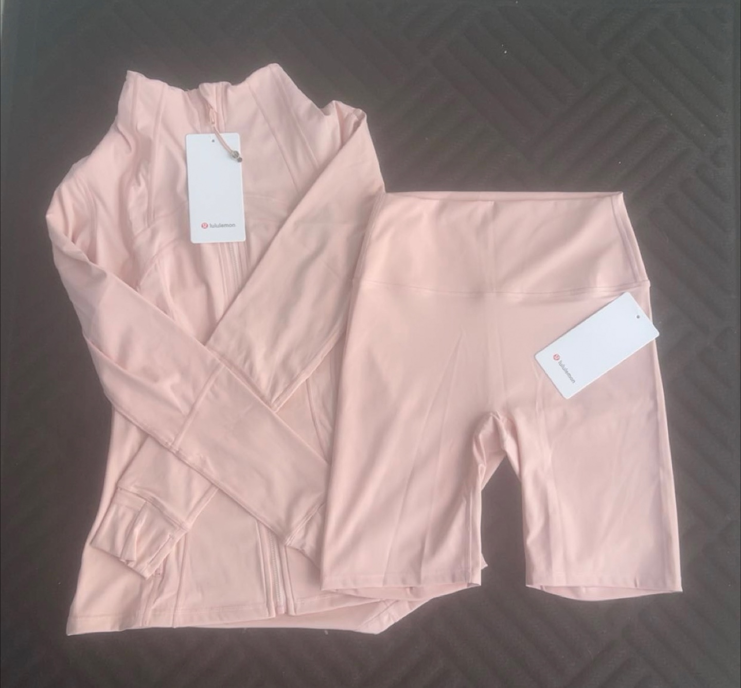 Lululemon Set – Strawberry Milkshake (Size L)