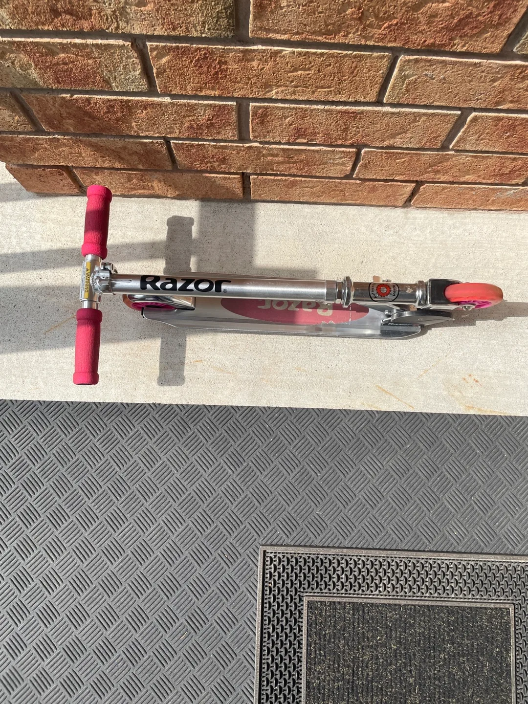 Pink Razor Scooter image indicator(2)