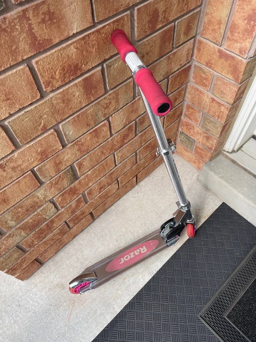 Pink Razor Scooter image indicator(3)