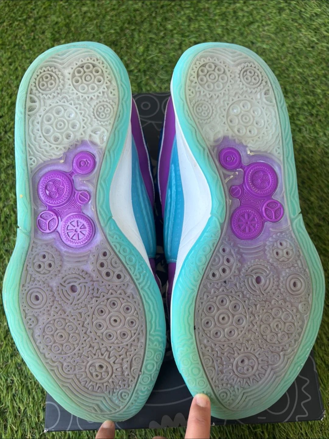 KD16 Basketball Shoes - Size 11 image indicator(4)