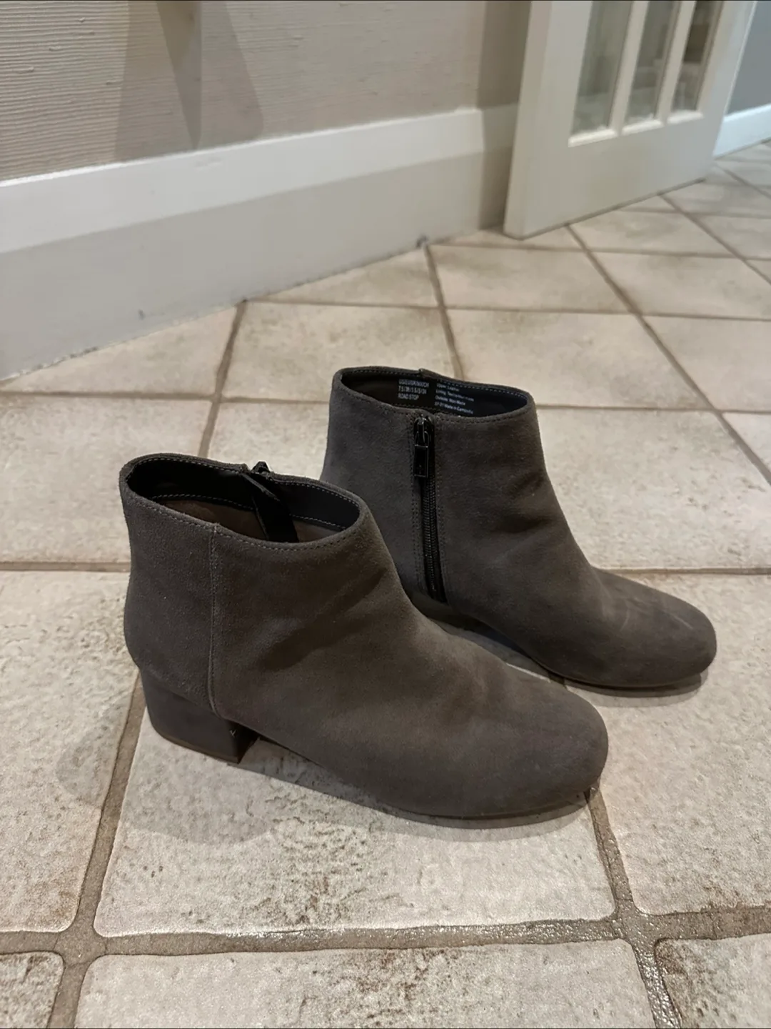 Kenneth Cole Reaction Suede Booties Size 7.5 image indicator(3)