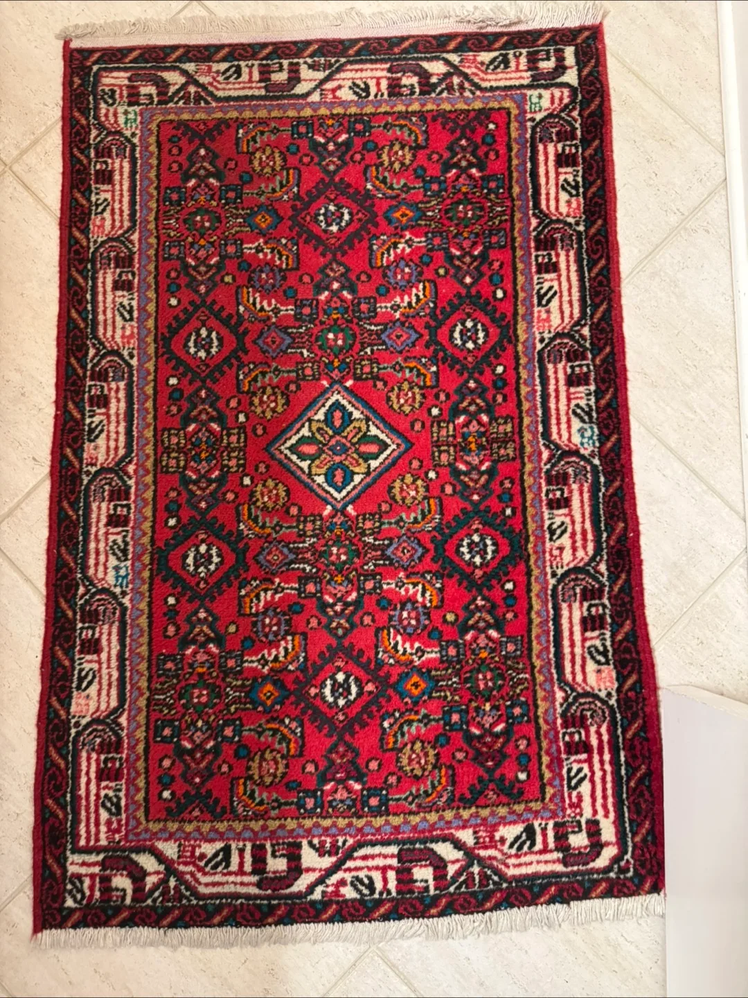 Beautiful Persian Red Patterned Rugs thumbnail