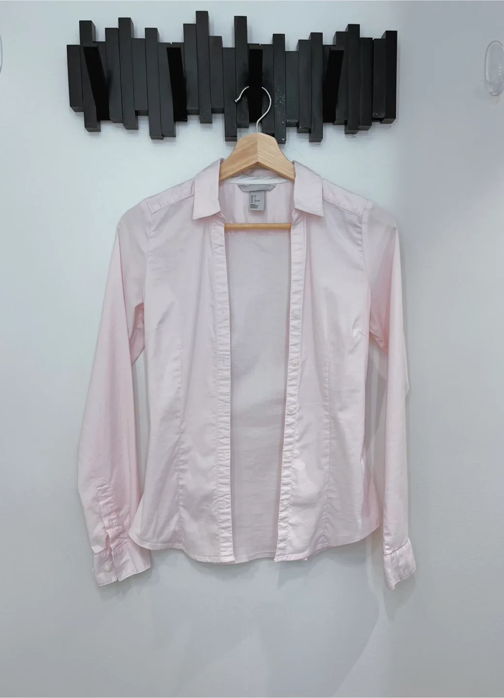 H&M Women’s Pink Long Sleeve Button-Up - Size 2 thumbnail