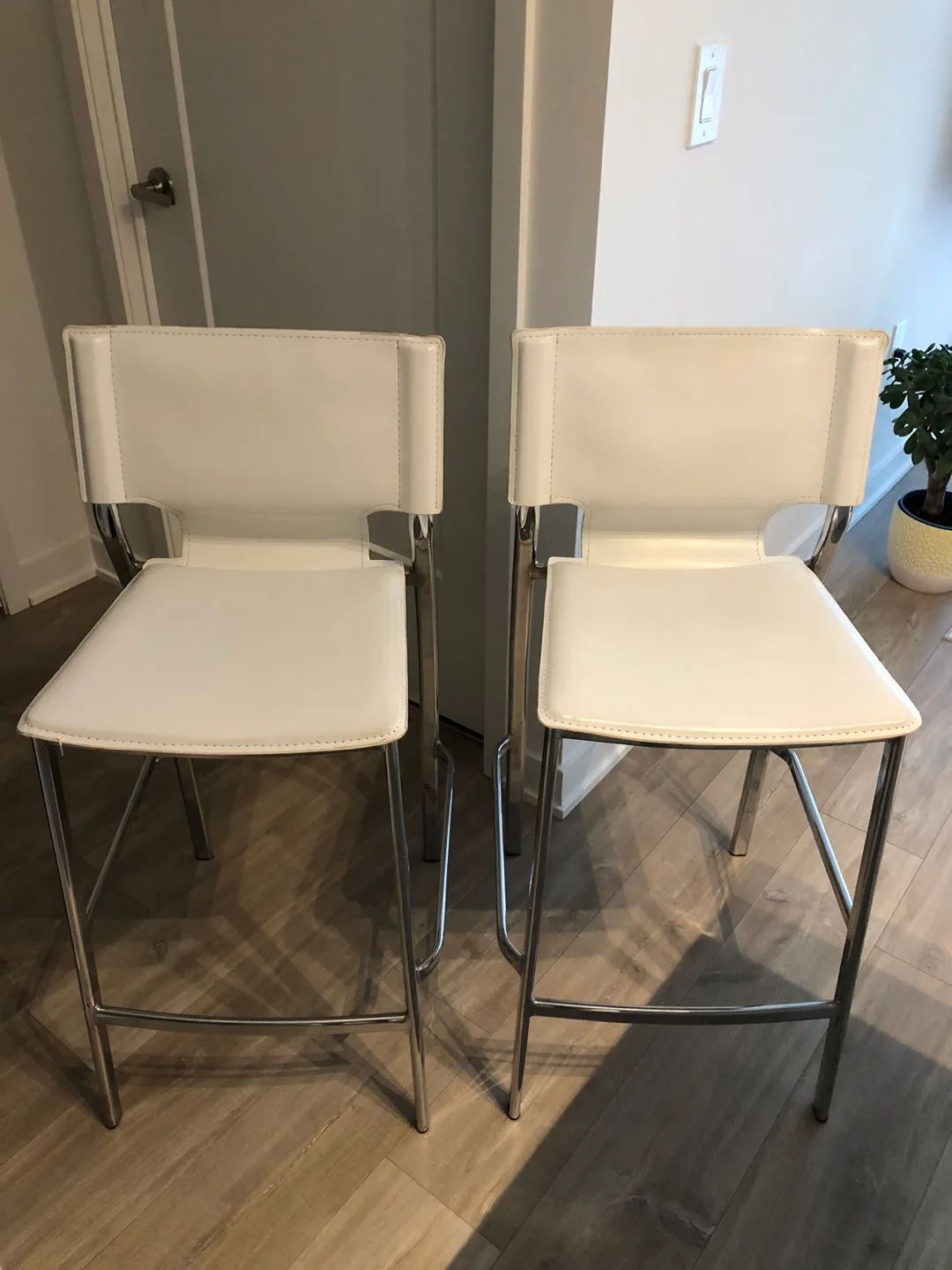 Pair of White Faux Leather Bar Stools thumbnail