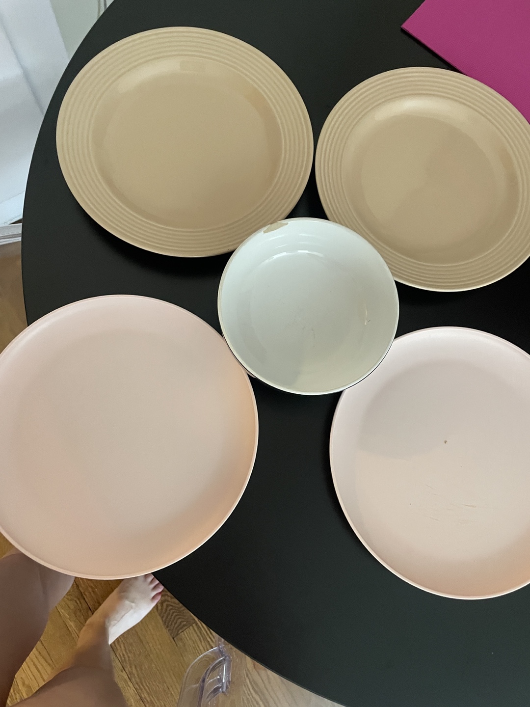 4 Dinner Plates & 1 Bowl Set