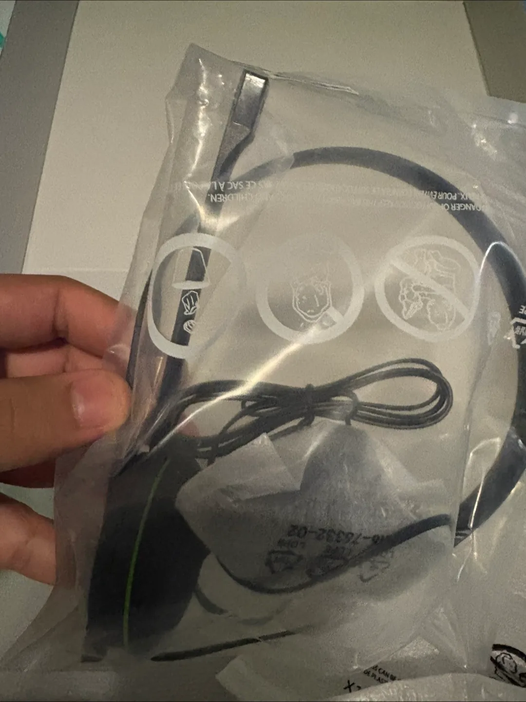 Xbox One Console with Controller & Headset image indicator(4)