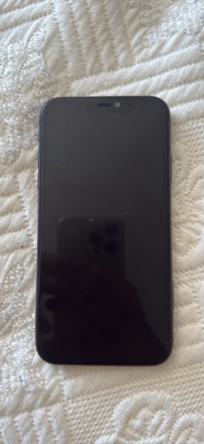 Apple iPhone 11 Black 64 gigs 82% battery health