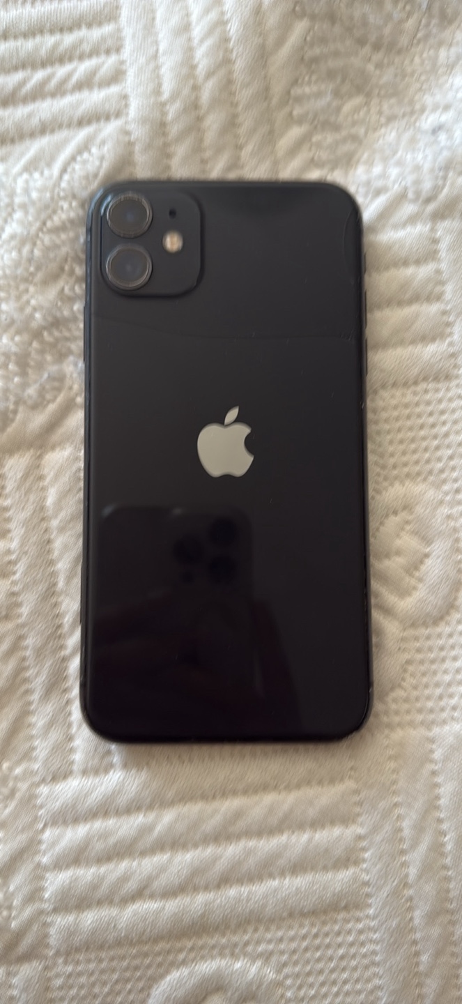 Apple iPhone 11 Black 64 gigs 82% battery health - photo 3