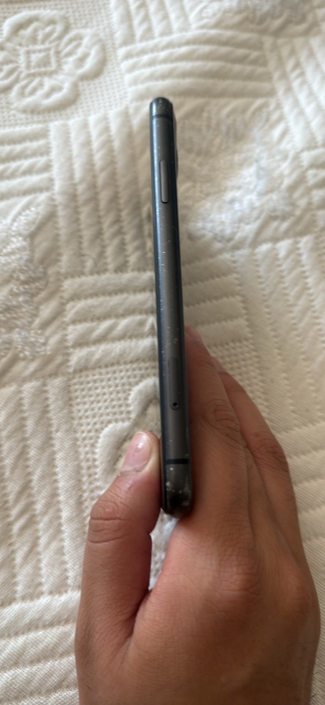 Apple iPhone 11 Black 64 gigs 82% battery health - photo 4