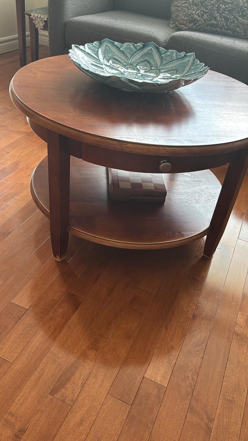 Round coffee table