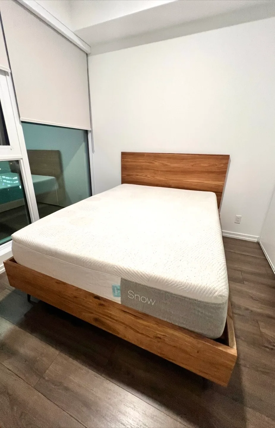 Jenson Rosewood Queen BED image indicator(3)