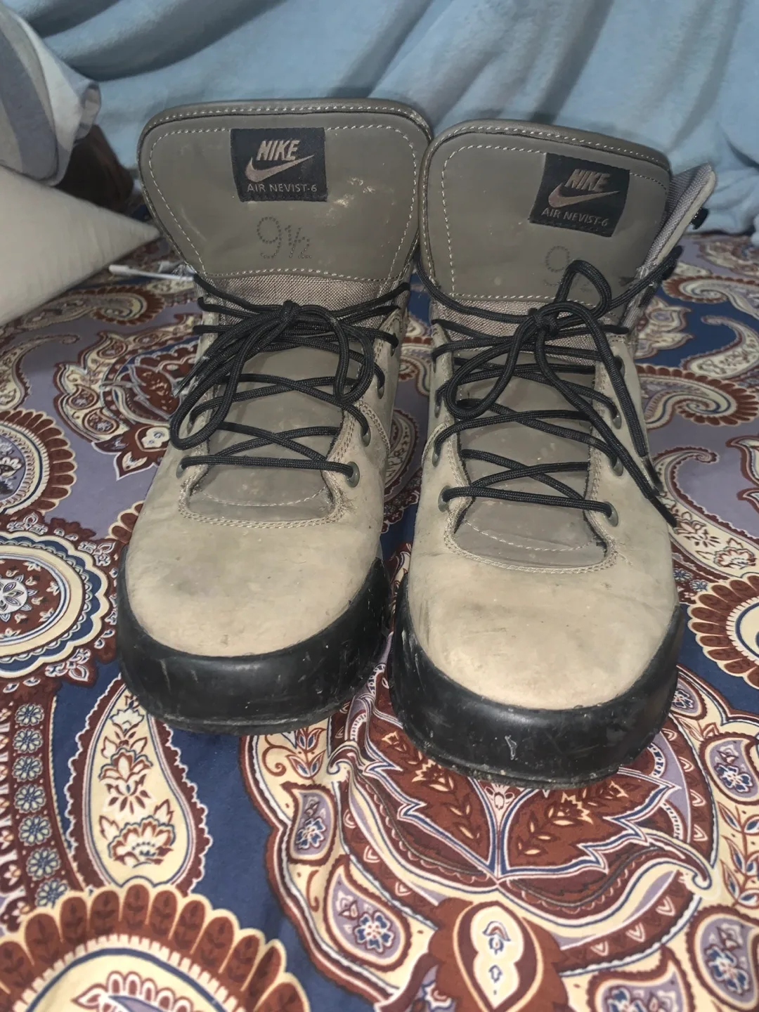 Nike Air Nevist 6 Hiking Boots - US 9.5 thumbnail