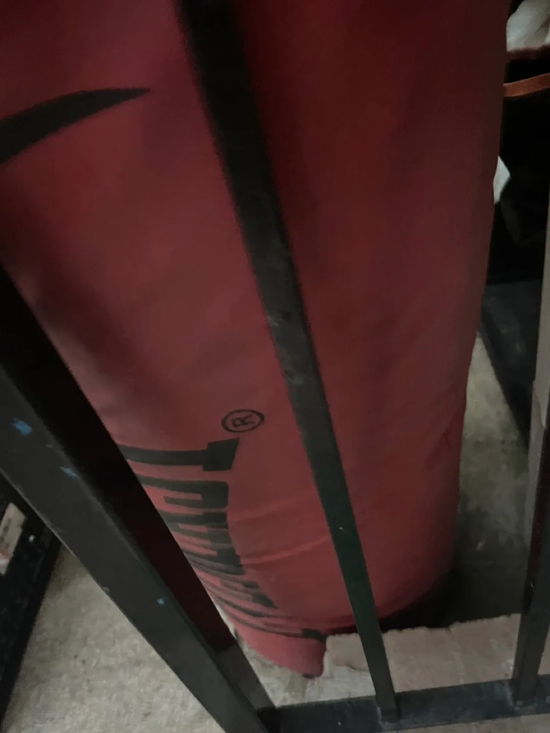 Everlast Red Heavy Punching Bag image indicator(4)