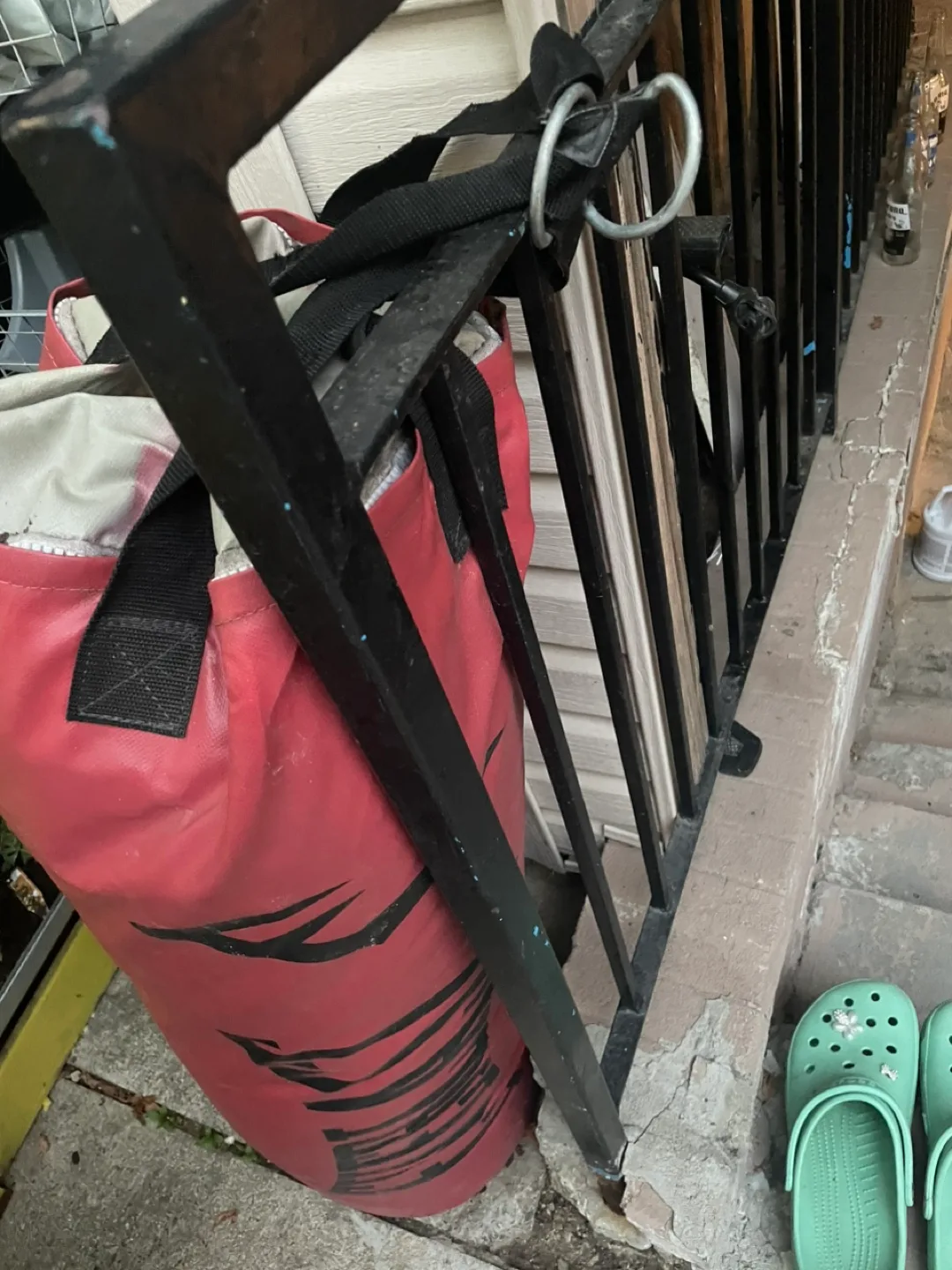 Everlast Red Heavy Punching Bag image indicator(3)