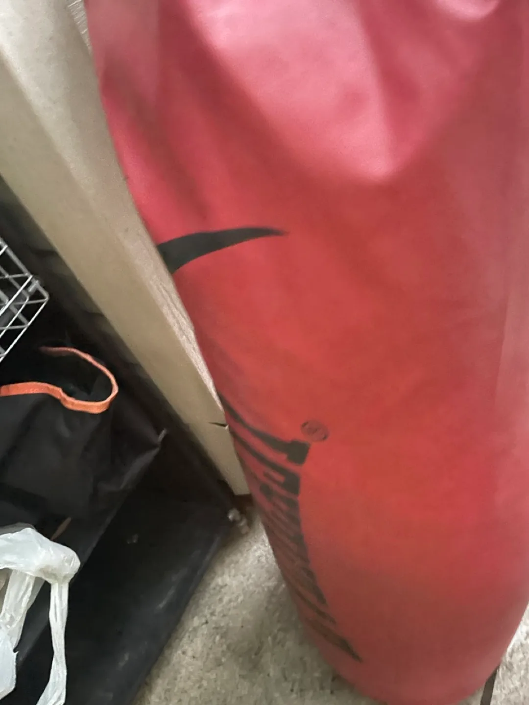 Everlast Red Heavy Punching Bag image indicator(5)