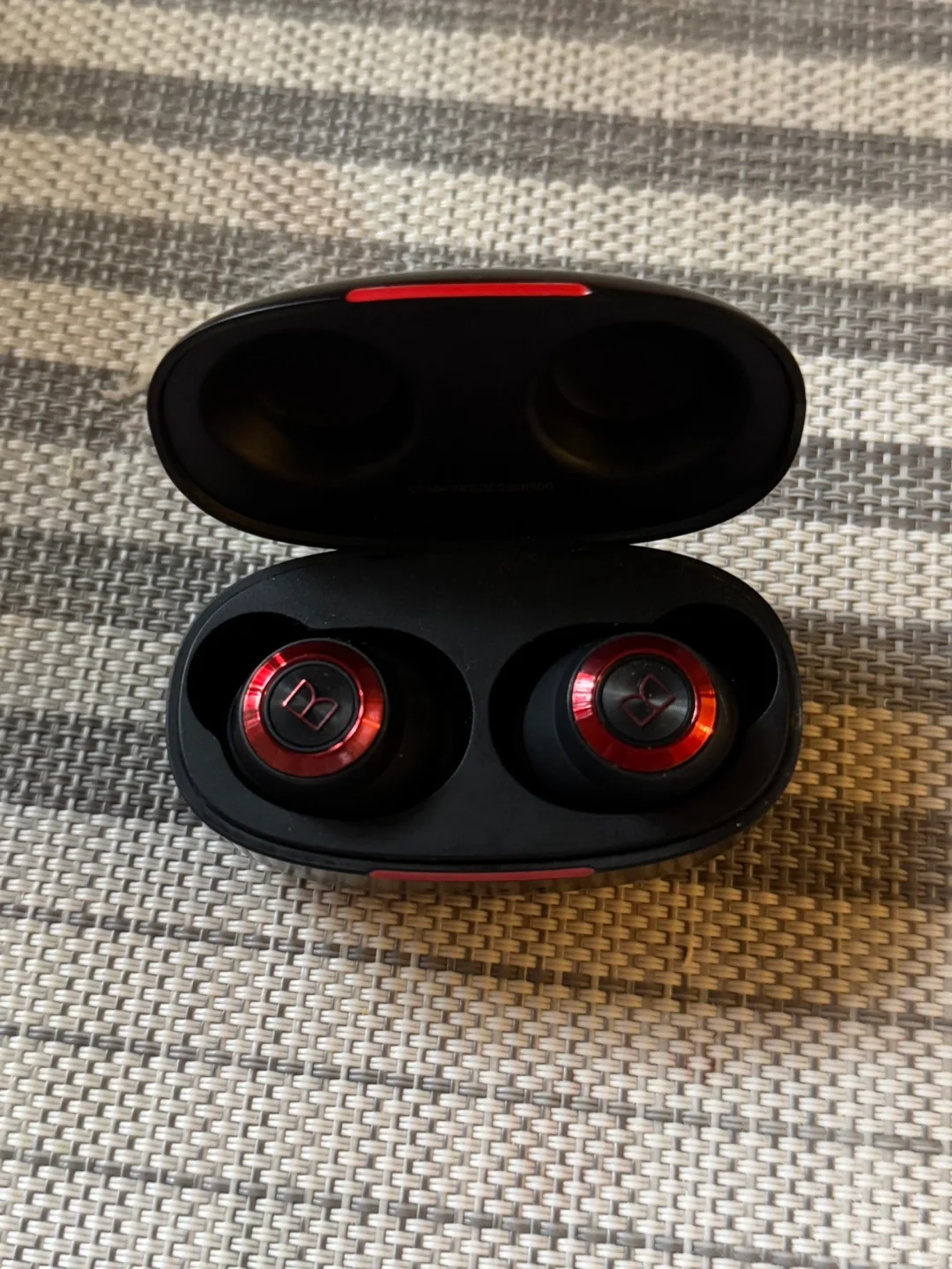Monster Achieve 100 airlinks earbuds thumbnail