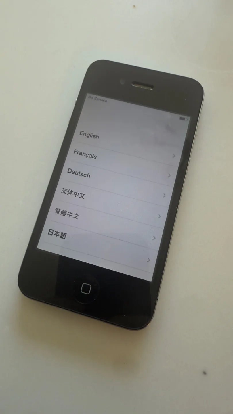 iPhone 4S - Black 16GB. Great Small No Frills Phone thumbnail