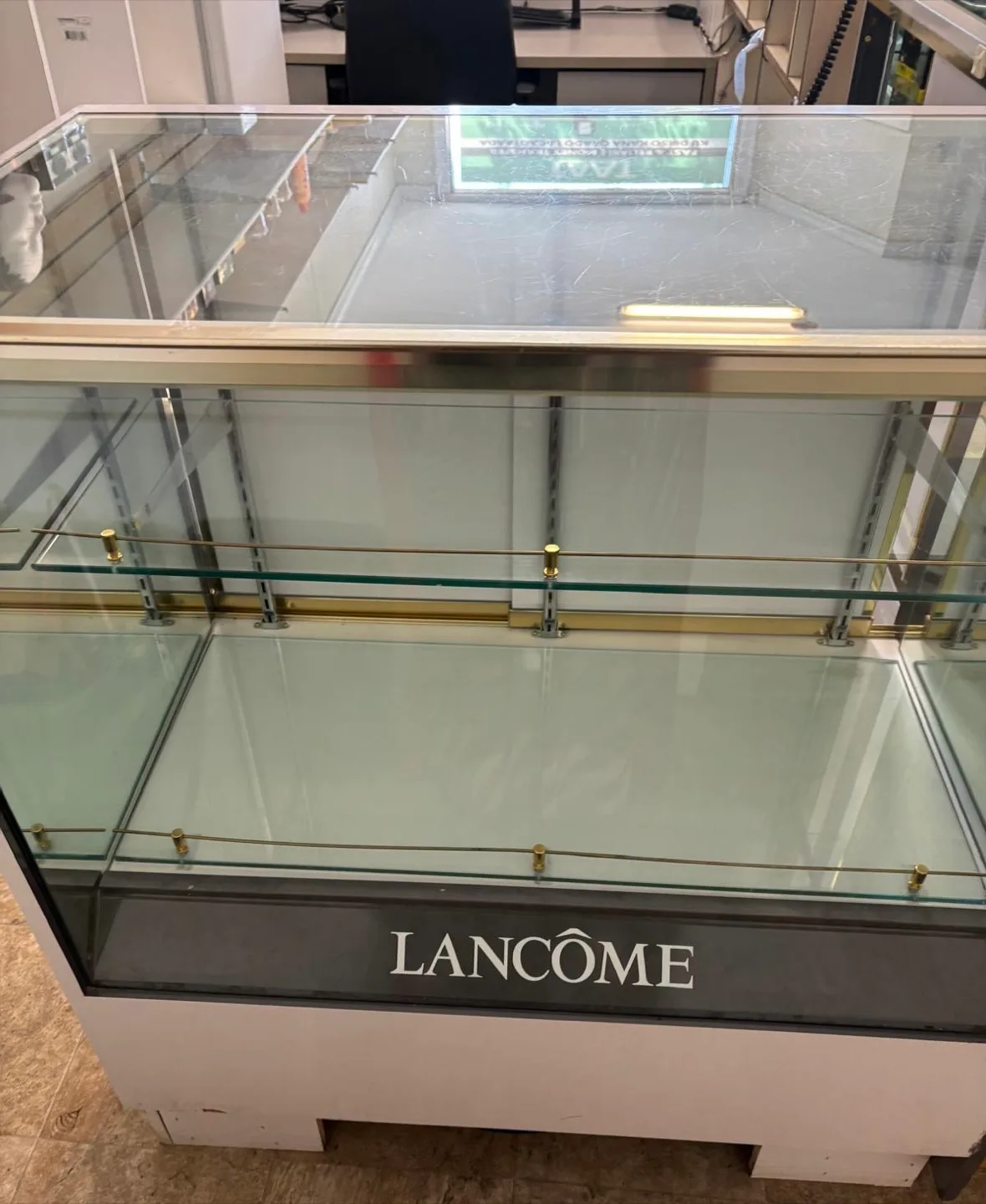 Lancôme Display Case thumbnail