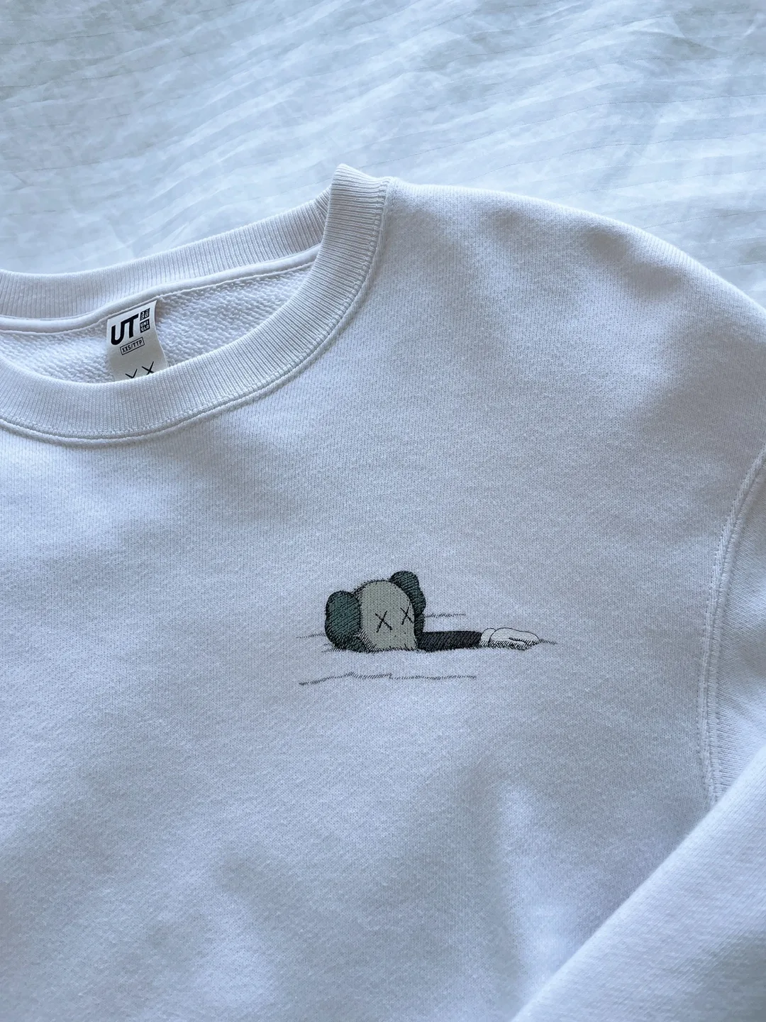 KAWS x Uniqlo sweatshirt image indicator(3)