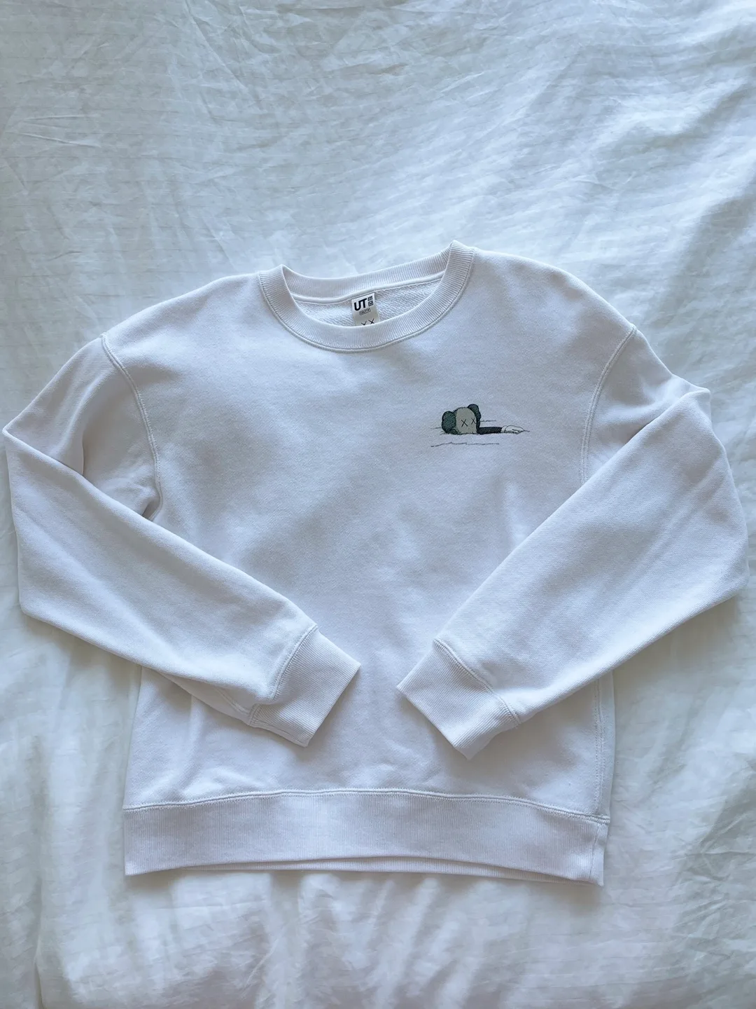 KAWS x Uniqlo sweatshirt image indicator(2)